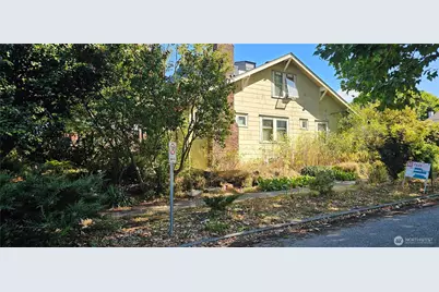 4302 Woodlawn Avenue N, Seattle, WA 98103 - Photo 1