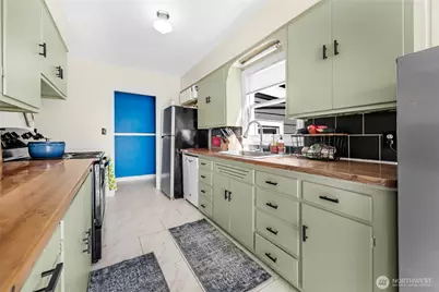 105 N 5th Street, Mount Vernon, WA 98273 - Photo 1