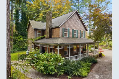 8991 Springwood Avenue NE, Bainbridge Island, WA 98110 - Photo 1