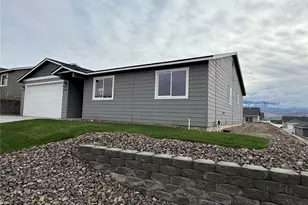 2340 2nd St SE, East Wenatchee, WA 98802 - Photo 1
