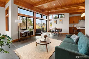 328 NE 55th St, Seattle, WA 98105 - Photo 1