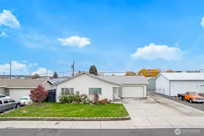 238 E Street NE, Ephrata, WA 98823 - Photo 1