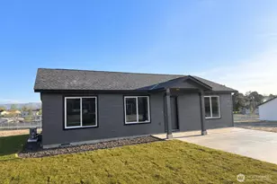 105 Poplar Street NE, Royal City, WA 99357 - Photo 1