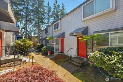 105 146th Avenue SE #E2, Bellevue, WA 98007 - Photo 1