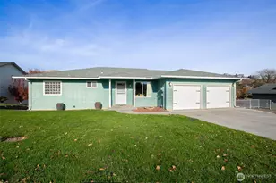 1403 W Cherry Ave, Selah, WA 98942 - Photo 1