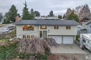 217 S Iowa Ave, East Wenatchee, WA 98802 - Photo 1