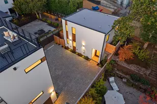 2212 Broadway E, Seattle, WA 98102 - Photo 1