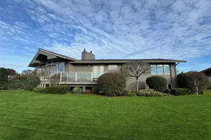 9600 Hilltop Rd, Bellevue, WA 98004 - Photo 1