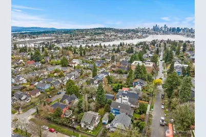 4222 Meridian Avenue N #B, Seattle, WA 98103 - Photo 1