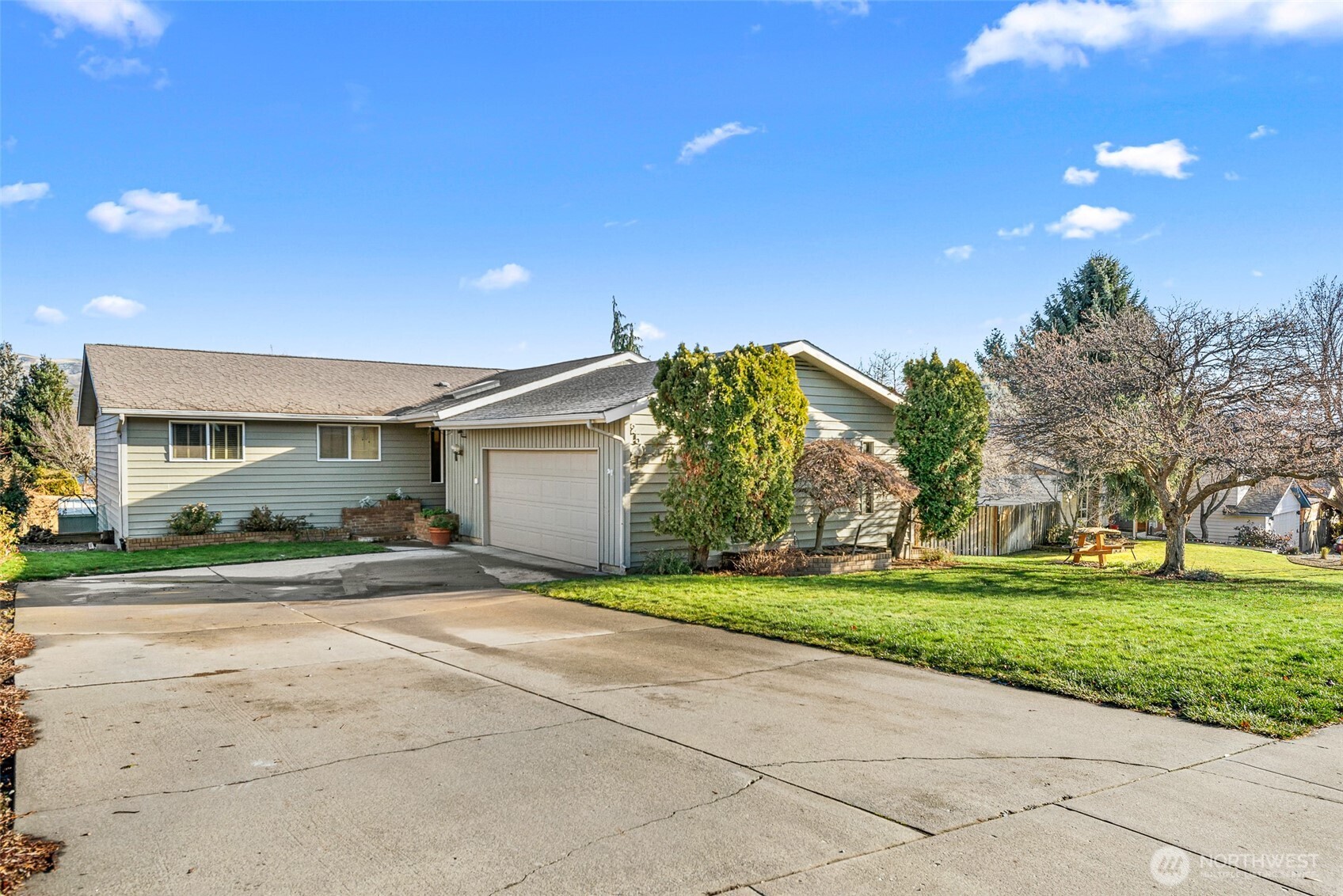 2591 Lemaister Ave, Wenatchee, WA 98801 - MLS 2466735 - Coldwell Banker