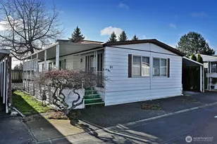 225 NE Ernst St, Oak Harbor, WA 98277 - Photo 1