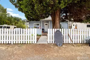 1202 Rhobina St, Centralia, WA 98531 - Photo 1