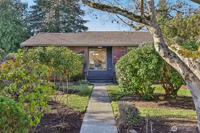 10333 Densmore Avenue N, Seattle, WA 98133 - Photo 1
