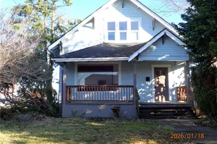237 13th St, Raymond, WA 98577 - Photo 1