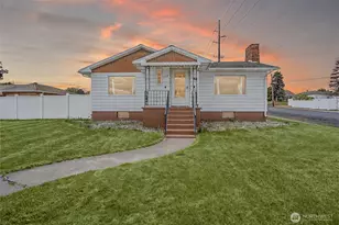 113 E 6th St, Lind, WA 99341 - Photo 1