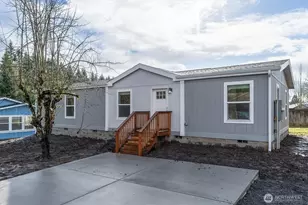 601 Helton St, Castle Rock, WA 98611 - Photo 1