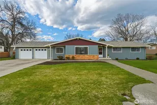 305 NE A St, College Place, WA 99324 - Photo 1