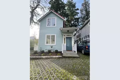 678 Madison Avenue N, Bainbridge Island, WA 98110 - Photo 1