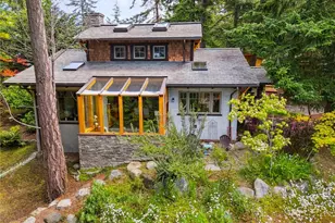 7488 Holiday Blvd, Anacortes, WA 98221 - Photo 1