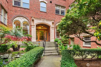 124 Warren Avenue N #302, Seattle, WA 98109 - Photo 1