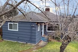 3215 31st Ave W, Seattle, WA 98199 - Photo 1