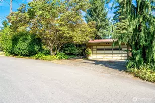 1058 NE 106th St, Seattle, WA 98125 - Photo 1