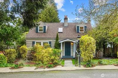 11513 Palatine Avenue N, Seattle, WA 98133 - Photo 1
