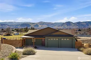 224 NW Chinook Wy, East Wenatchee, WA 98802 - Photo 1