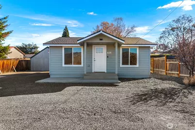 325 Eastmont Ave, East Wenatchee, WA 98802 - Photo 1