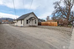 910 Walker Ave, Wenatchee, WA 98801 - Photo 1