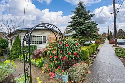 6539 40th Avenue NE, Seattle, WA 98115 - Photo 1