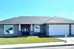 4606 W Larch Ave, Yakima, WA 98903 - Photo 1