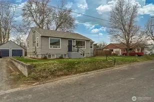 15 SW 13th St, College Place, WA 99324 - Photo 1
