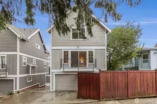 910 N 74th St, Seattle, WA 98103 - Photo 1
