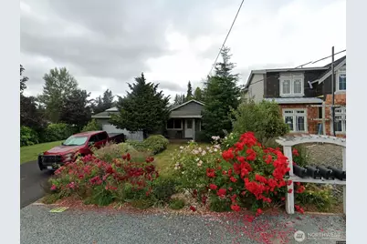 696 16th Avenue W, Kirkland, WA 98033 - Photo 1