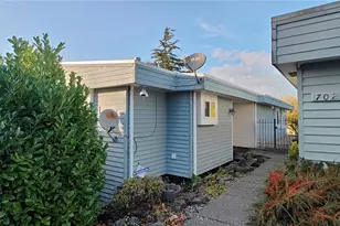 702 S 236th St, Des Moines, WA 98198 - Photo 1