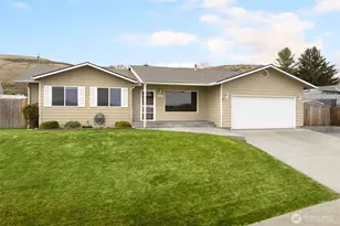 402 Lacey Ave, Selah, WA 98942 - Photo 1
