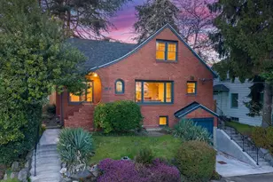 6517 Fremont Ave N, Seattle, WA 98103 - Photo 1