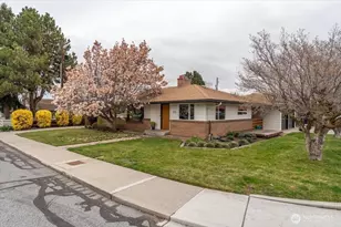 215 Pearl St, Wenatchee, WA 98801 - Photo 1
