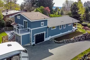 215 SW 183rd St, Normandy Park, WA 98166 - Photo 1