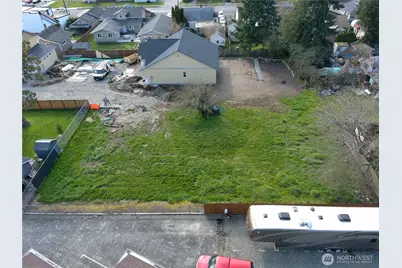 1105 W Pioneer Avenue, Puyallup, WA 98371 - Photo 1