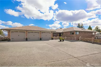 306 Seneca Place NW, Renton, WA 98057 - Photo 1