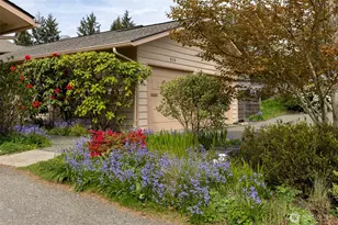 929 Blue Heron Ave NE, Bainbridge Island, WA 98110 - Photo 1