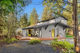 881 Park Ave NE, Bainbridge Island, WA 98110 - Photo 1