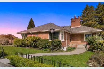 2462 36th Avenue W, Seattle, WA 98199 - Photo 1