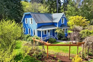 10472 NE Sunrise Bluff Ln, Bainbridge Island, WA 98110 - Photo 1