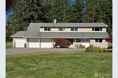 201 Sunset Drive, Oak Harbor, WA 98277 - Photo 1