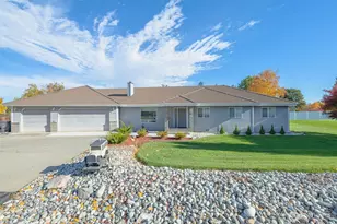 613 Meadow Dr, Wenatchee, WA 98801 - Photo 1