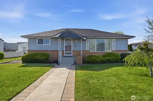 128 N Wehe Ave, Pasco, WA 99301 - Photo 1