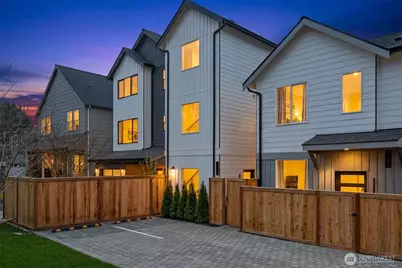 11011 Goodwin Way NE #B, Seattle, WA 98125 - Photo 1